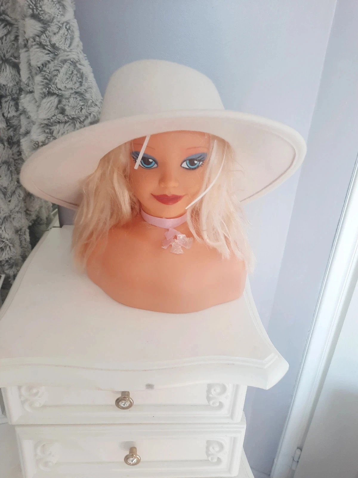 Chapeau blanc de cowboy en feutre de laine Cohen #chic #classe
